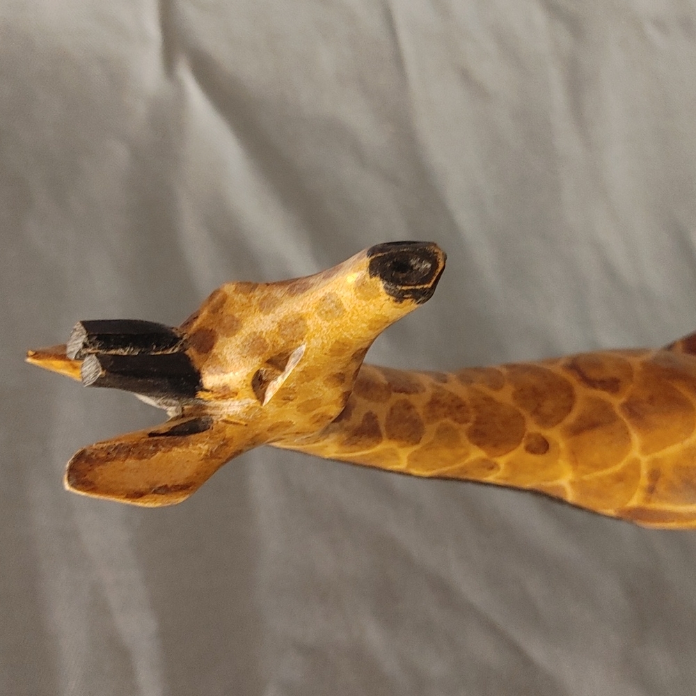 đŚ Wooden Giraffe - Picture 2 of 13